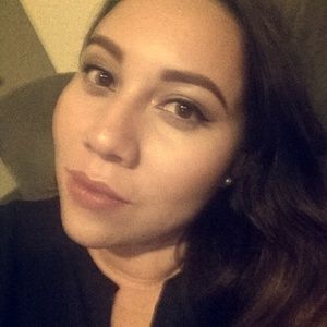 Meet your Posher, Gloria